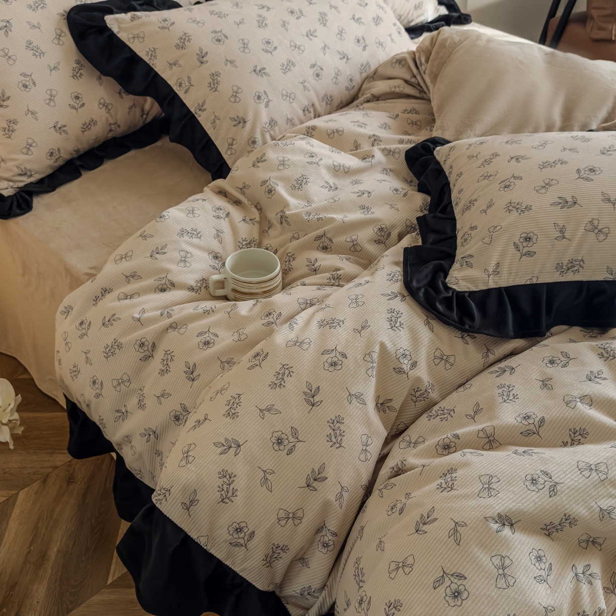 91家纺网 家纺一手货源 找家纺 启发 2025新款法式赫本风灯芯绒印花四件套 森系小花