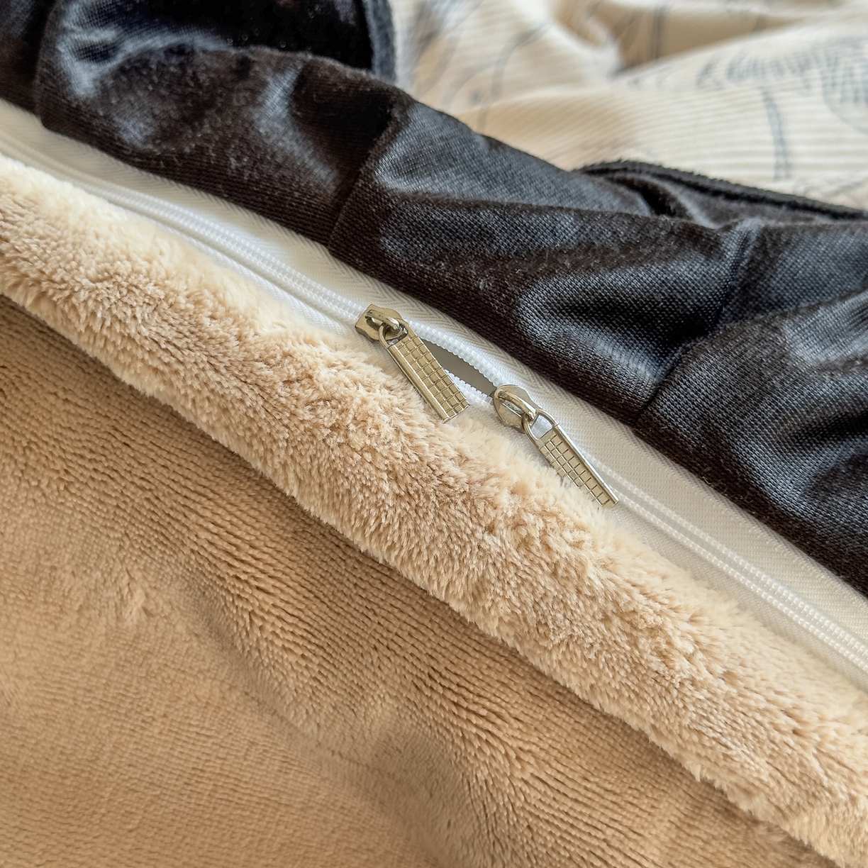 91家纺网 家纺一手货源 找家纺 启发 2025新款法式赫本风灯芯绒印花四件套 山水情缘