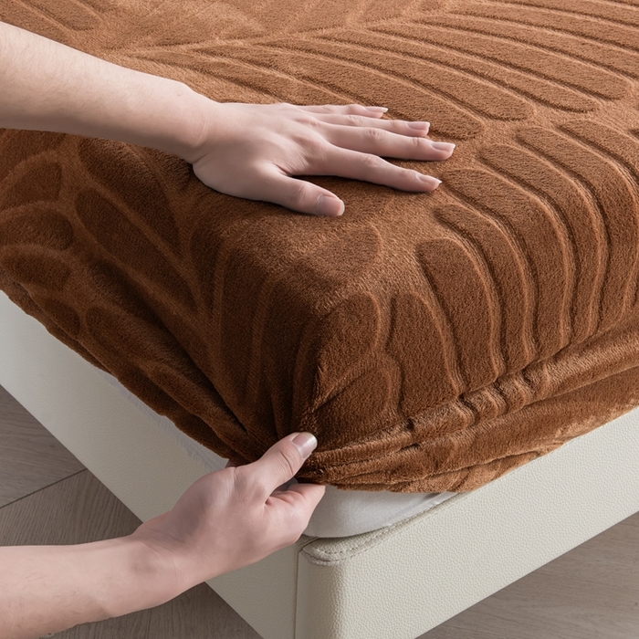 91家纺网 家纺一手货源 找家纺 （总）给笠 2025新款220克牛奶绒大树叶单床笠 床笠单件