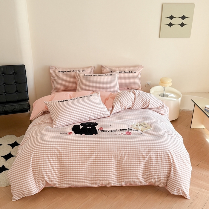 91家纺网 家纺一手货源 找家纺 （总）优迈 2025秋冬新款全棉水洗棉格子贴布绣四件套