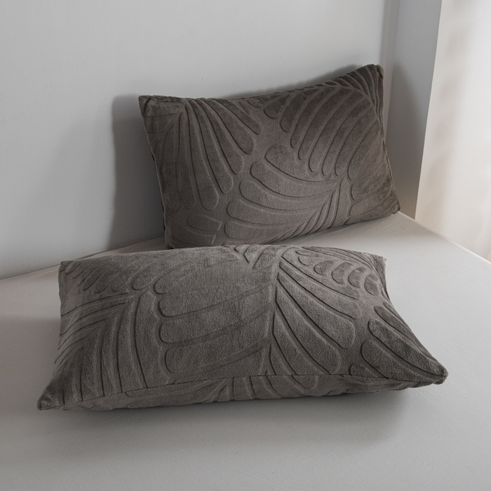 91家纺网 家纺一手货源 找家纺 给笠 2025新款220克牛奶绒大树叶单床笠 床笠单件 剪花大树叶 银灰