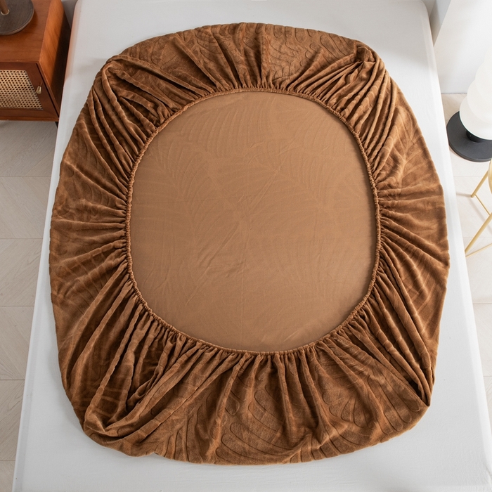 91家纺网 家纺一手货源 找家纺 给笠 2025新款220克牛奶绒大树叶单床笠 床笠单件 剪花大树叶 咖啡