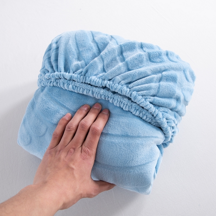 91家纺网 家纺一手货源 找家纺 给笠 2025新款220克牛奶绒大树叶单床笠 床笠单件 剪花大树叶 天蓝