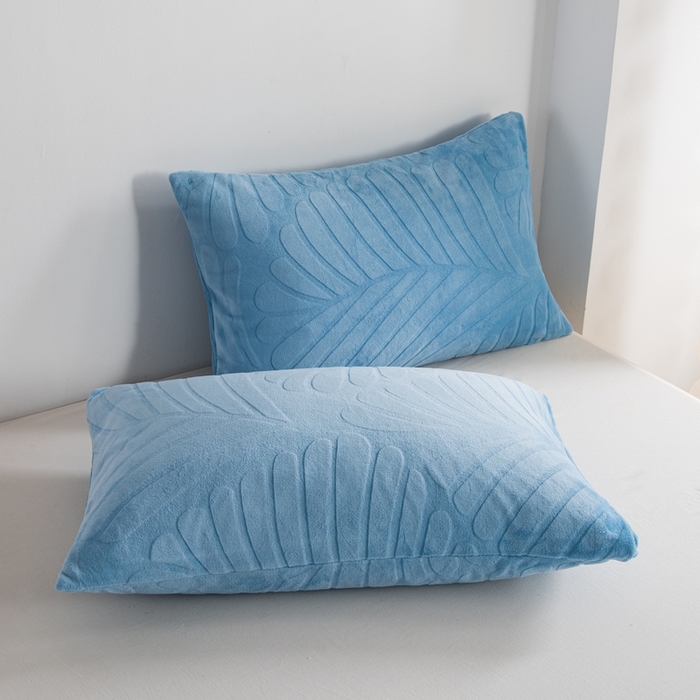 91家纺网 家纺一手货源 找家纺 给笠 2025新款220克牛奶绒大树叶单床笠 床笠单件 剪花大树叶 天蓝