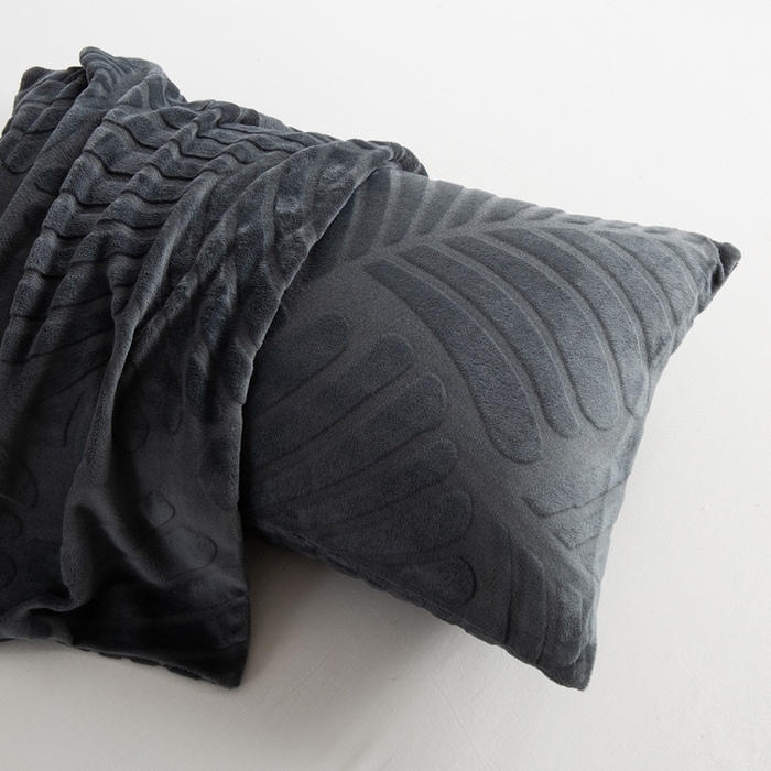 91家纺网 家纺一手货源 找家纺 给笠 2025新款220克牛奶绒大树叶单床笠 床笠单件 剪花大树叶 碳灰