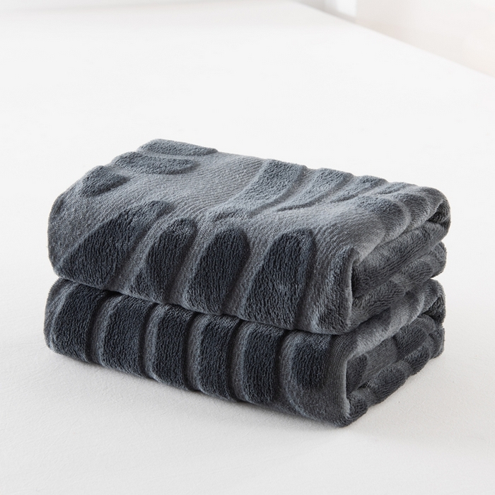 91家纺网 家纺一手货源 找家纺 给笠 2025新款220克牛奶绒大树叶单床笠 床笠单件 剪花大树叶 碳灰