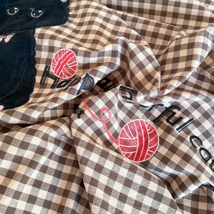 91家纺网 家纺一手货源 找家纺 优迈 2025秋冬新款全棉水洗棉格子贴布绣四件套 格子猫猫-复古咖