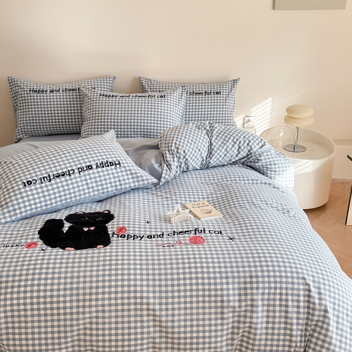91家纺网 家纺一手货源 找家纺 优迈 2025秋冬新款全棉水洗棉格子贴布绣四件套 格子猫猫-青春蓝