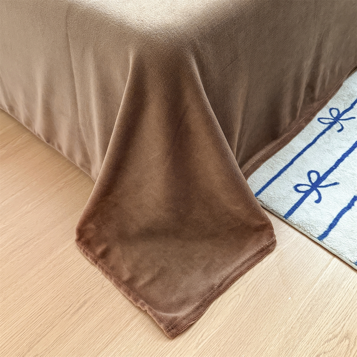 91家纺网 家纺一手货源 找家纺 艾特你 2025新款毛巾绣大眼睛撞色奶油格子牛奶绒四件套 绒-咖格卡其