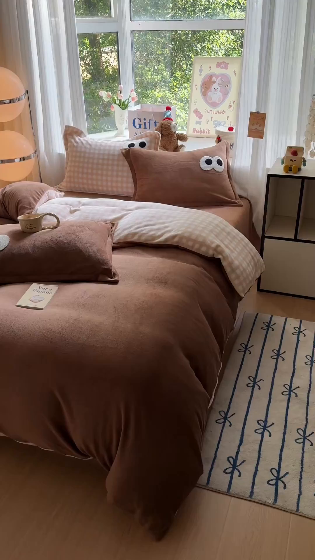 91家纺网 家纺一手货源 找家纺 艾特你 2025新款毛巾绣大眼睛撞色奶油格子牛奶绒四件套 绒-卡其咖格