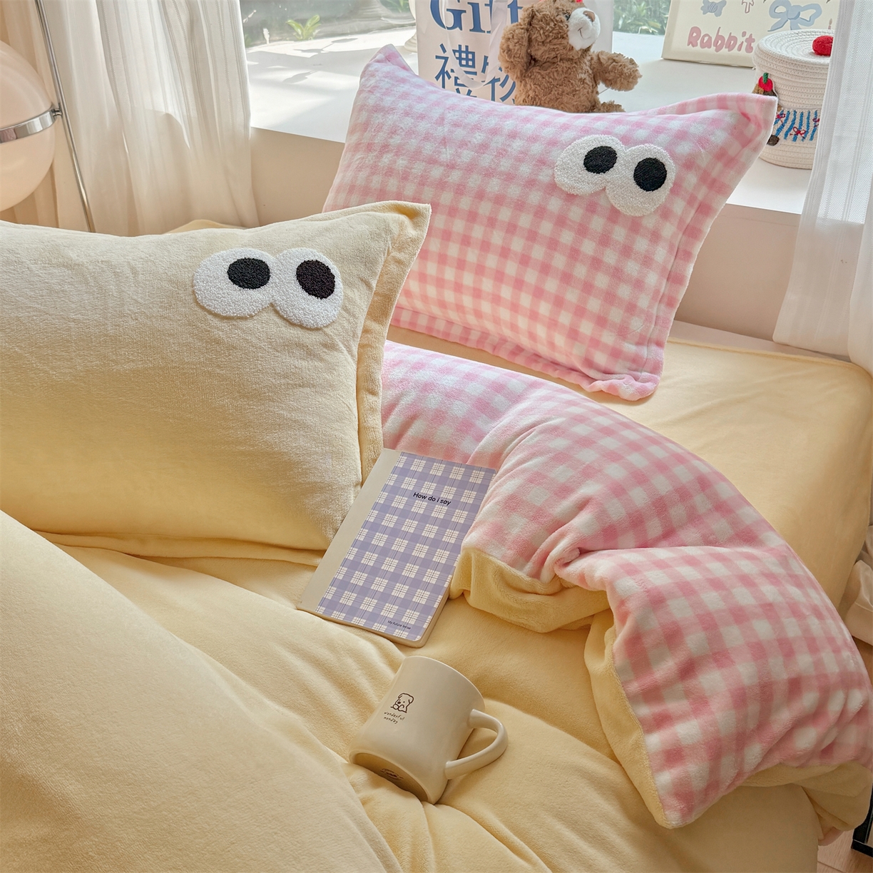 91家纺网 家纺一手货源 找家纺 艾特你 2025新款毛巾绣大眼睛撞色奶油格子牛奶绒四件套 绒-米黄粉格