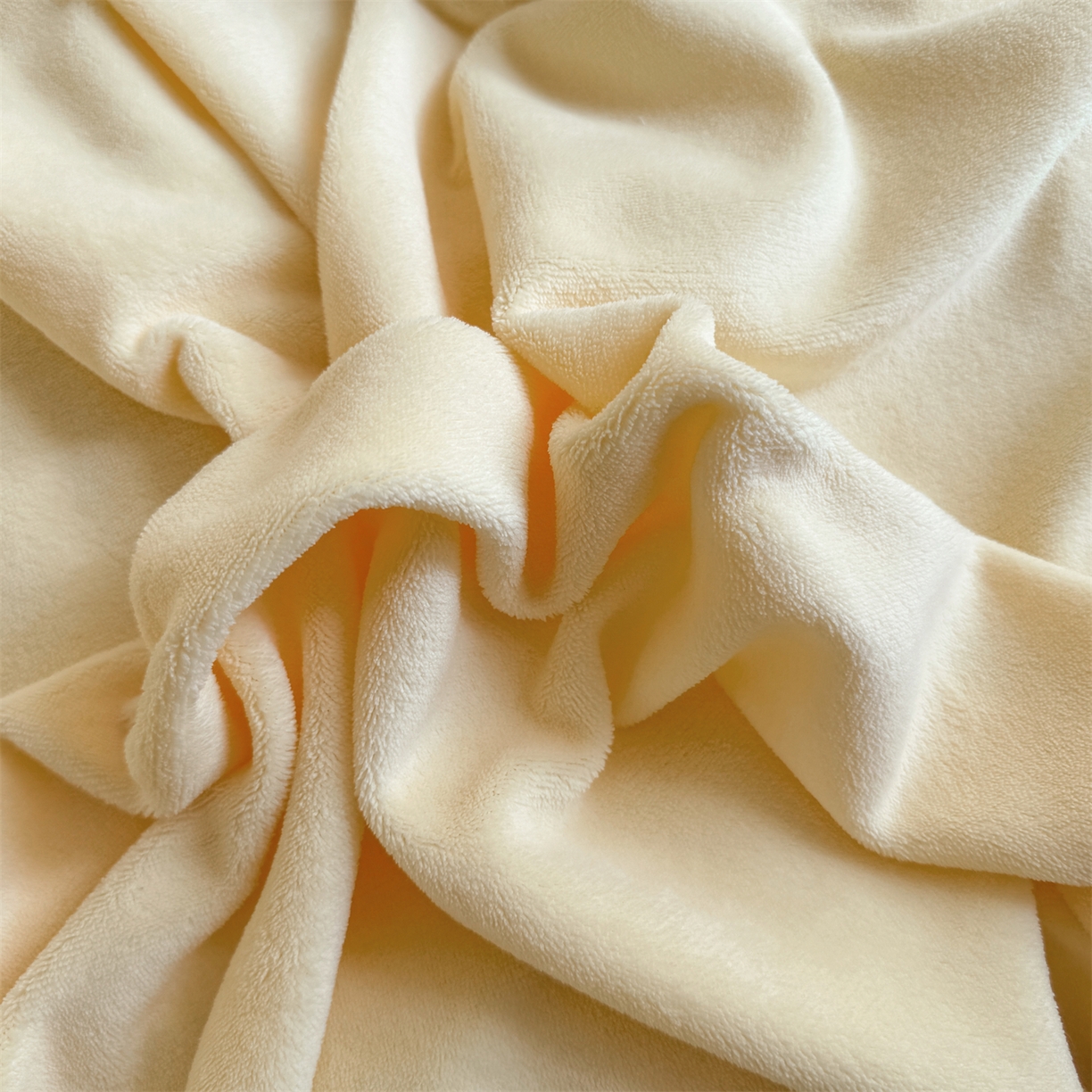 91家纺网 家纺一手货源 找家纺 艾特你 2025新款毛巾绣大眼睛撞色奶油格子牛奶绒四件套 绒-米黄粉格