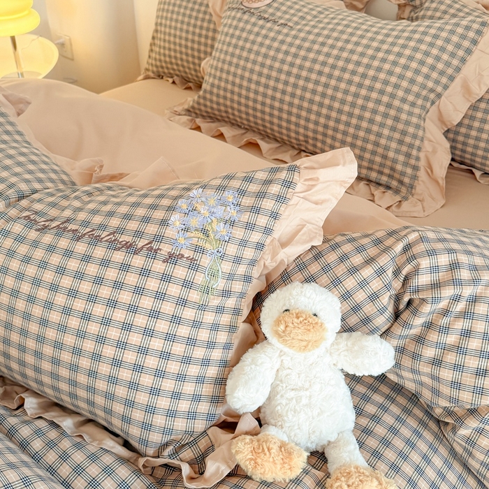 91家纺网 家纺一手货源 找家纺 优迈 2025秋冬新款色织水洗棉贴布花边款四件套 童趣-卡其