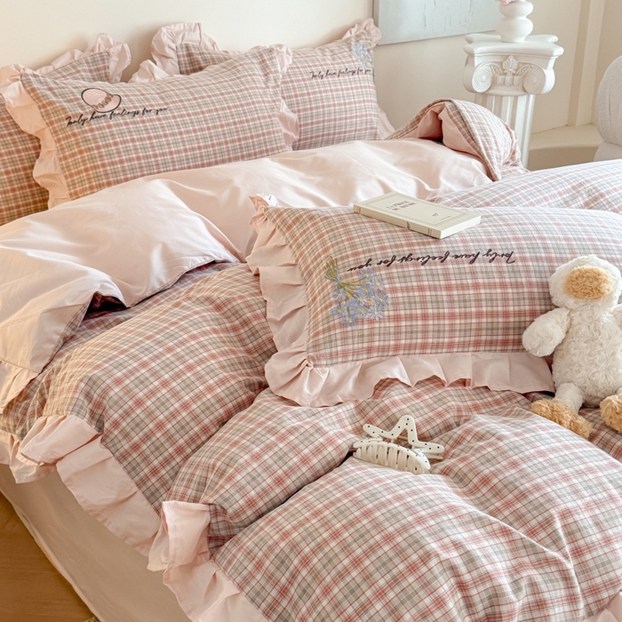 91家纺网 家纺一手货源 找家纺 优迈 2025秋冬新款色织水洗棉贴布花边款四件套 童趣-洋气红