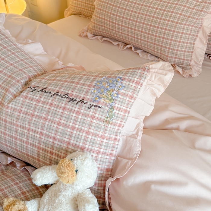 91家纺网 家纺一手货源 找家纺 优迈 2025秋冬新款色织水洗棉贴布花边款四件套 童趣-洋气红