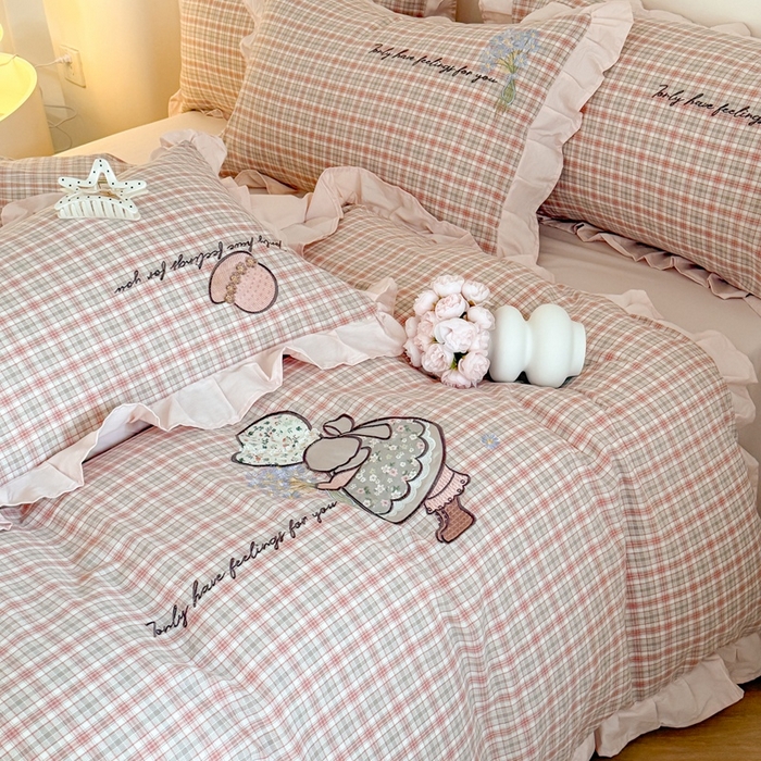 91家纺网 家纺一手货源 找家纺 优迈 2025秋冬新款色织水洗棉贴布花边款四件套 童趣-洋气红