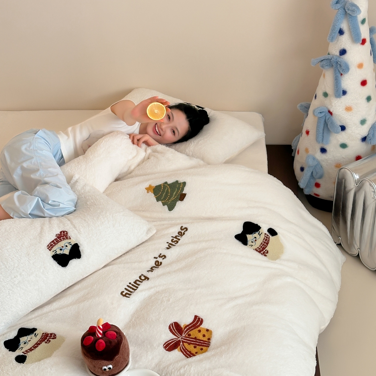 91家纺网 家纺一手货源 找家纺 圆岛家纺 2025新款泰迪绒毛巾绣牛奶绒四件套 冬日猫