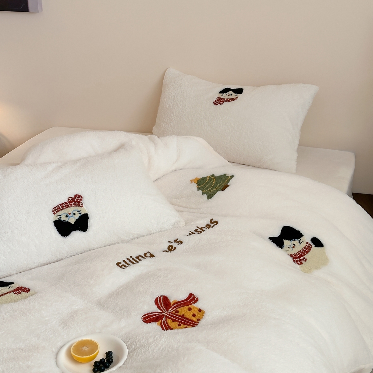 91家纺网 家纺一手货源 找家纺 圆岛家纺 2025新款泰迪绒毛巾绣牛奶绒四件套 冬日猫