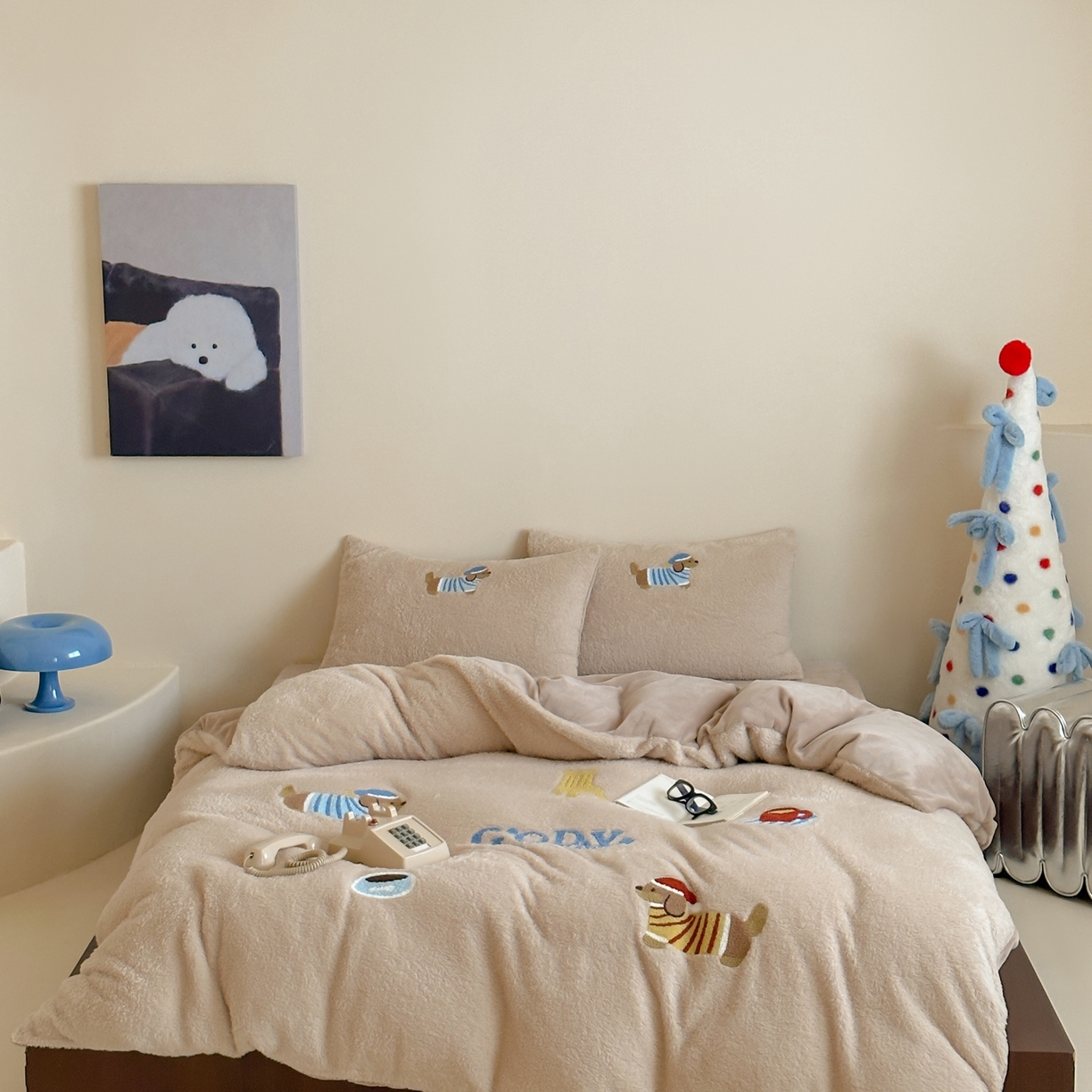 91家纺网 家纺一手货源 找家纺 圆岛家纺 2025新款泰迪绒毛巾绣牛奶绒四件套 腊肠狗