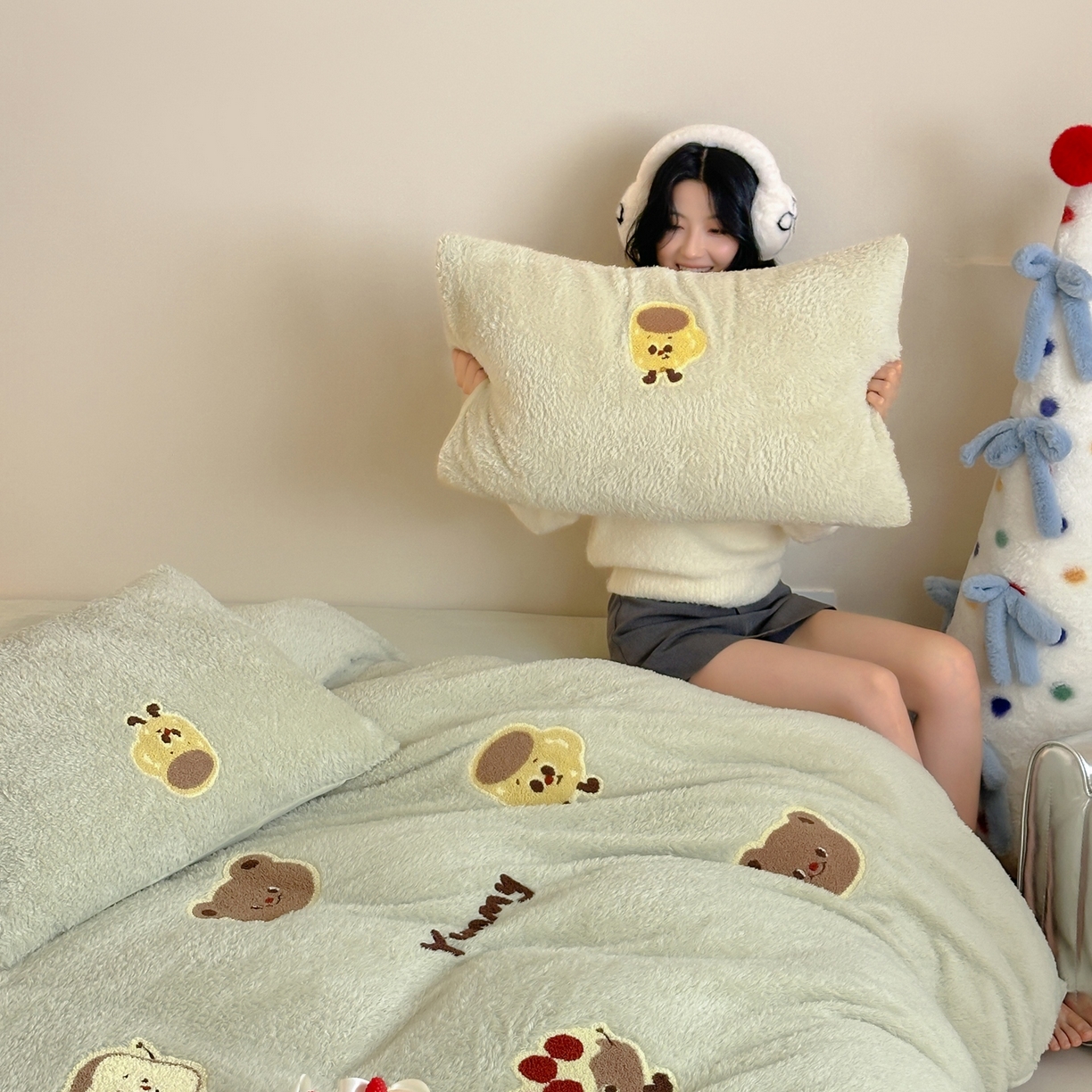 91家纺网 家纺一手货源 找家纺 圆岛家纺 2025新款泰迪绒毛巾绣牛奶绒四件套 面包熊