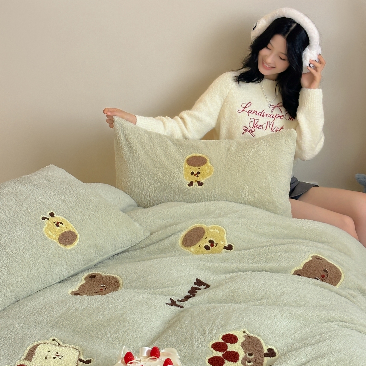 91家纺网 家纺一手货源 找家纺 圆岛家纺 2025新款泰迪绒毛巾绣牛奶绒四件套 面包熊