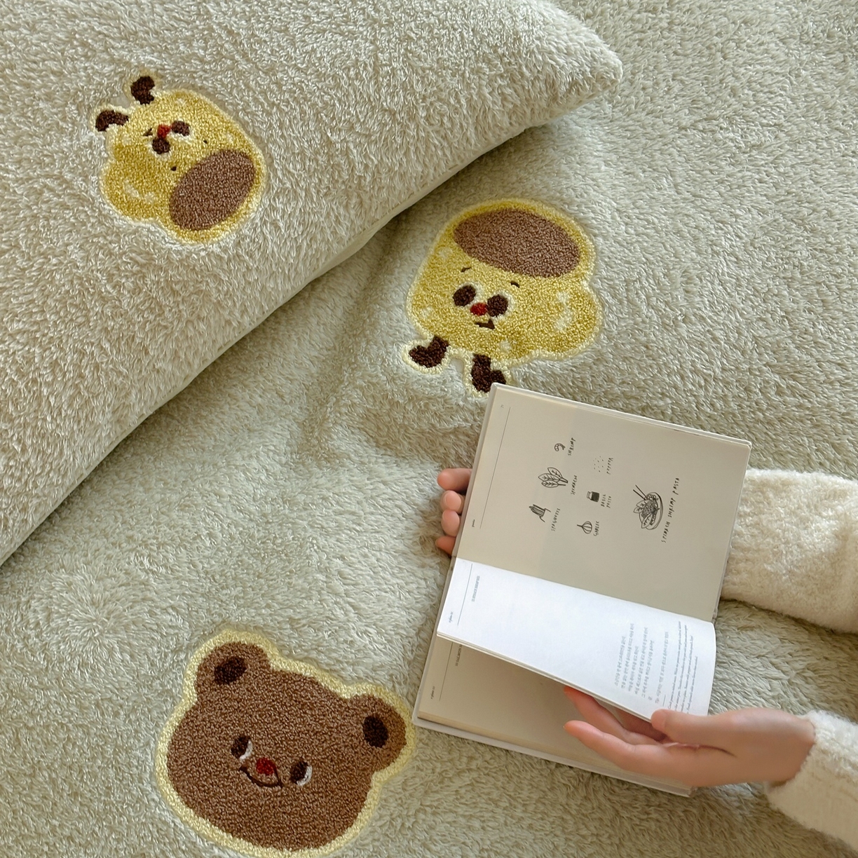 91家纺网 家纺一手货源 找家纺 圆岛家纺 2025新款泰迪绒毛巾绣牛奶绒四件套 面包熊