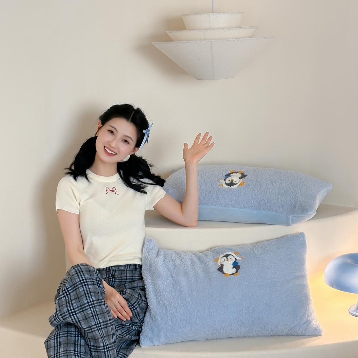 91家纺网 家纺一手货源 找家纺 圆岛家纺 2025新款泰迪绒毛巾绣牛奶绒四件套 雪地企鹅