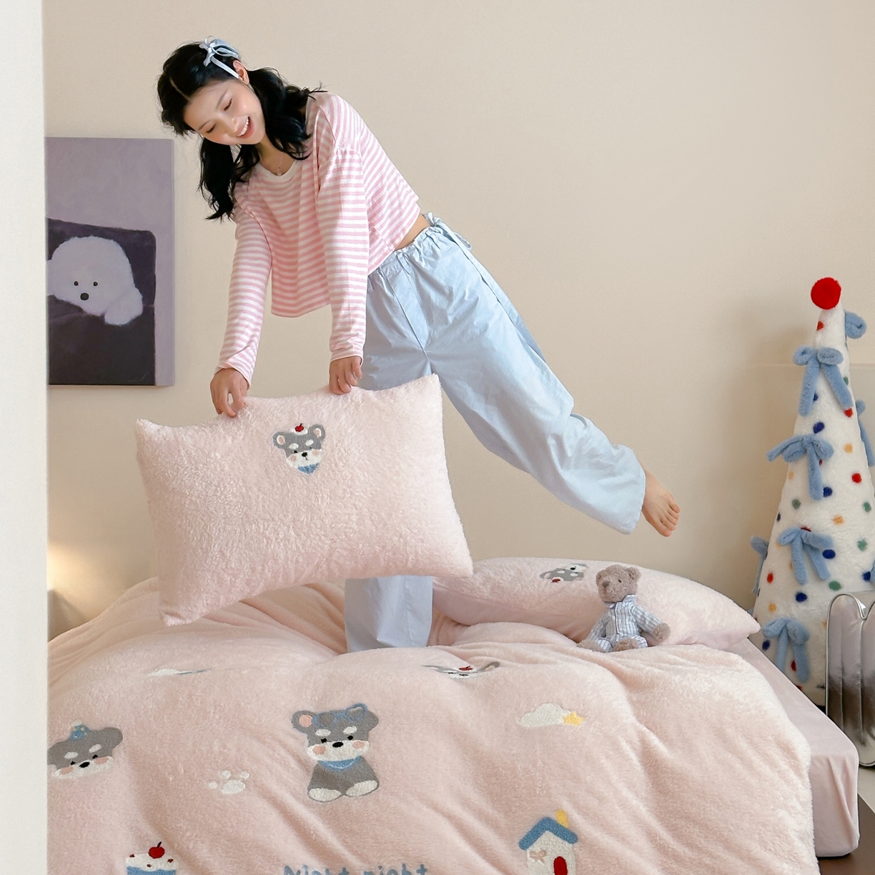 91家纺网 家纺一手货源 找家纺 圆岛家纺 2025新款泰迪绒毛巾绣牛奶绒四件套 雪纳瑞