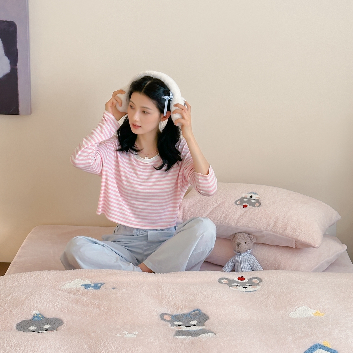 91家纺网 家纺一手货源 找家纺 圆岛家纺 2025新款泰迪绒毛巾绣牛奶绒四件套 雪纳瑞