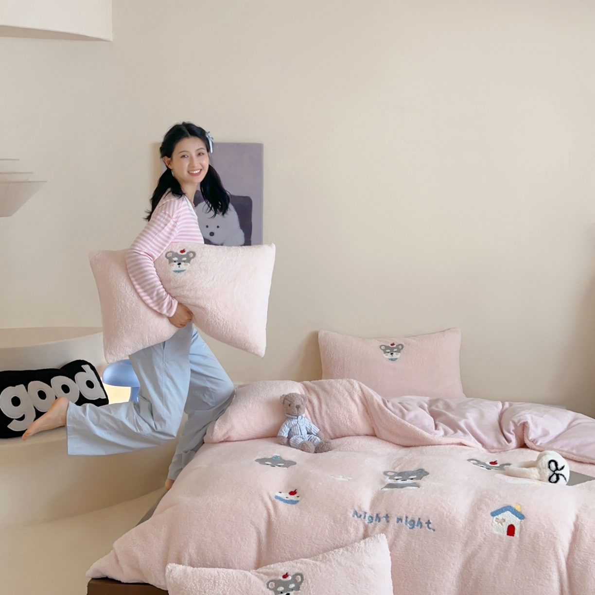 91家纺网 家纺一手货源 找家纺 圆岛家纺 2025新款泰迪绒毛巾绣牛奶绒四件套 雪纳瑞