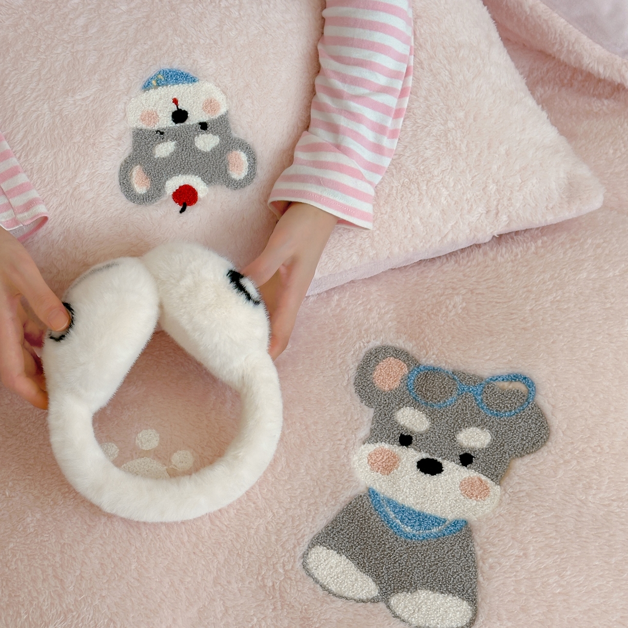 91家纺网 家纺一手货源 找家纺 圆岛家纺 2025新款泰迪绒毛巾绣牛奶绒四件套 雪纳瑞