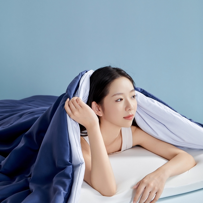 91家纺网 家纺一手货源 找家纺 观月轩家纺 2025新款酣睡星球双层深睡控温被PRO2.0被子被芯 远山蓝