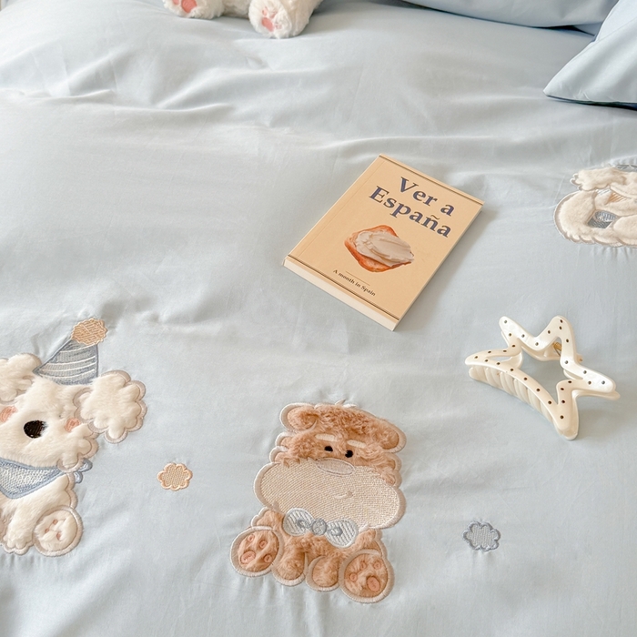 91家纺网 家纺一手货源 找家纺 优迈 2025新款全棉水洗棉贴布卡通四件套-泡芙狗狗 泡芙狗狗-蓝