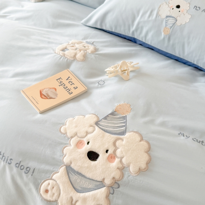 91家纺网 家纺一手货源 找家纺 优迈 2025新款全棉水洗棉贴布卡通四件套-泡芙狗狗 泡芙狗狗-蓝