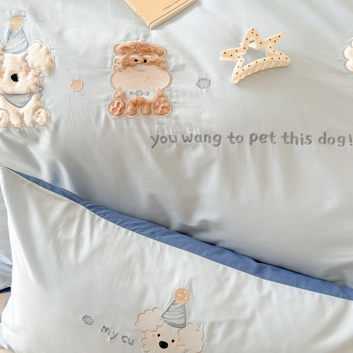 91家纺网 家纺一手货源 找家纺 优迈 2025新款全棉水洗棉贴布卡通四件套-泡芙狗狗 泡芙狗狗-蓝