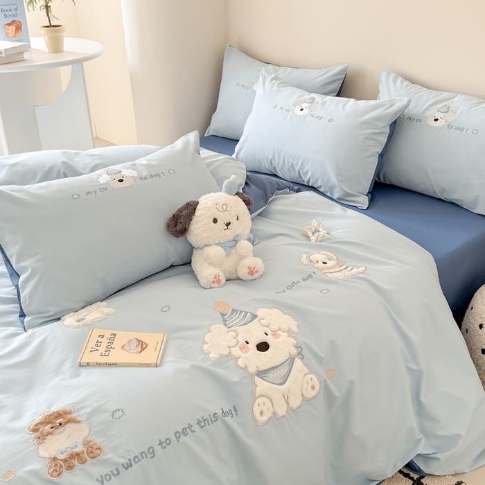 91家纺网 家纺一手货源 找家纺 优迈 2025新款全棉水洗棉贴布卡通四件套-泡芙狗狗 泡芙狗狗-蓝