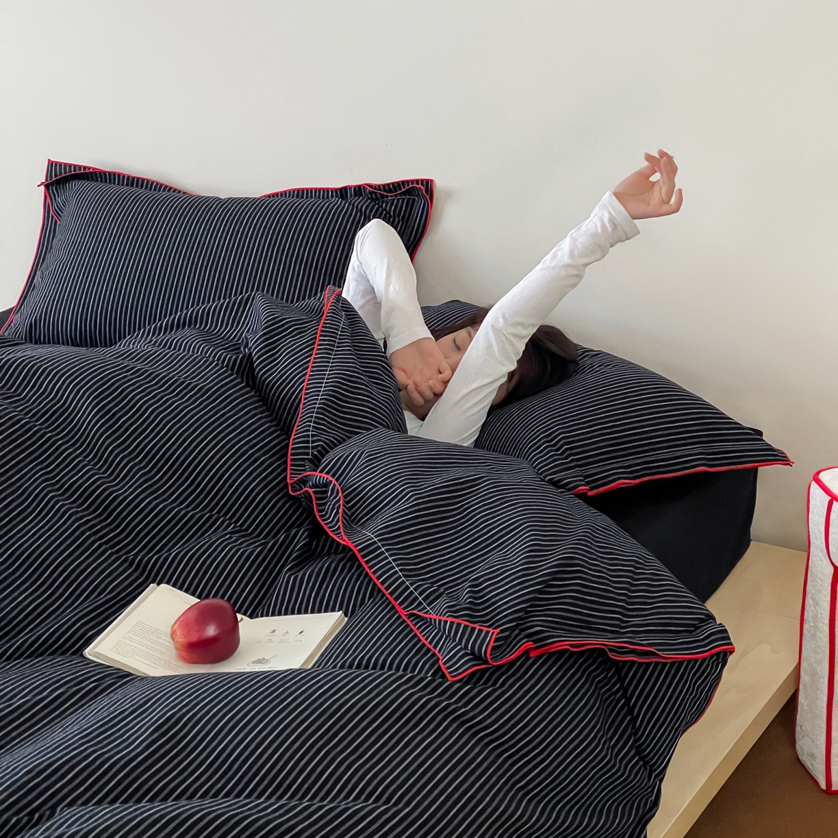 91家纺网 家纺一手货源 找家纺 例外 2025新款全棉纯棉色织水洗棉老钱工业风四件套 黑色幽默