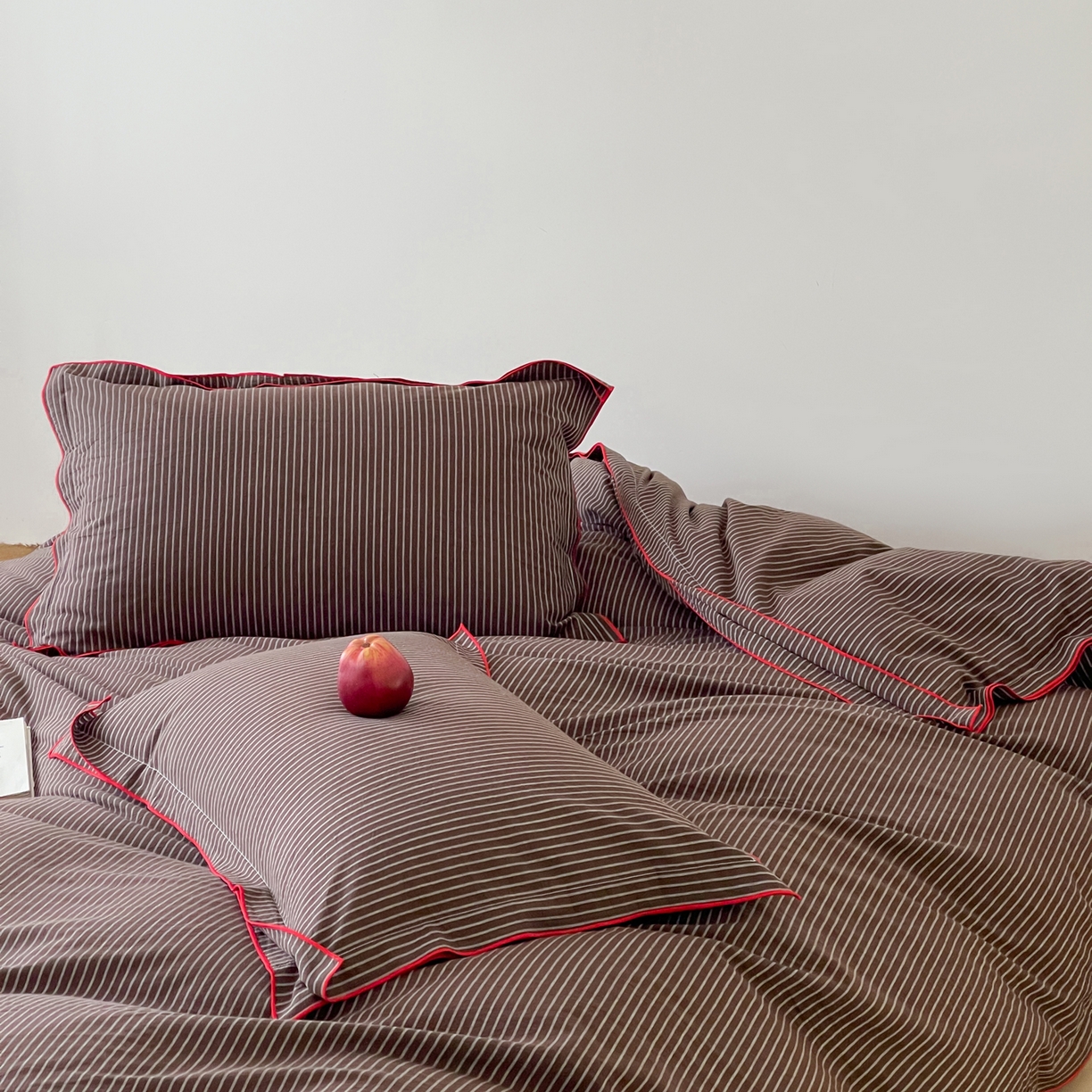 91家纺网 家纺一手货源 找家纺 例外 2025新款全棉纯棉色织水洗棉老钱工业风四件套 榛子深棕