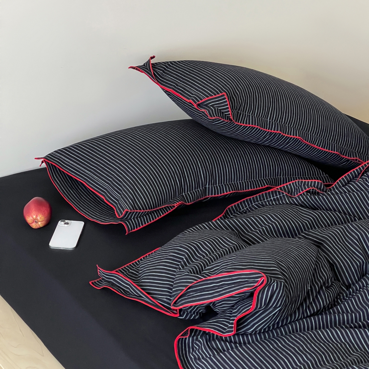 91家纺网 家纺一手货源 找家纺 例外 2025新款全棉纯棉色织水洗棉老钱工业风四件套 黑色幽默