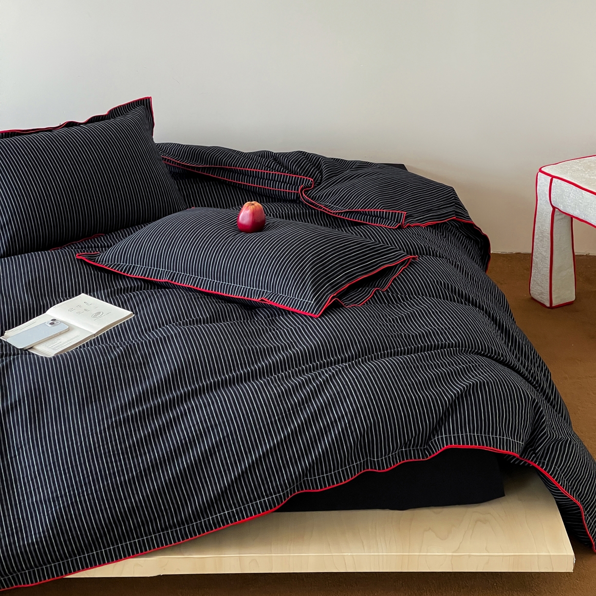 91家纺网 家纺一手货源 找家纺 例外 2025新款全棉纯棉色织水洗棉老钱工业风四件套 黑色幽默