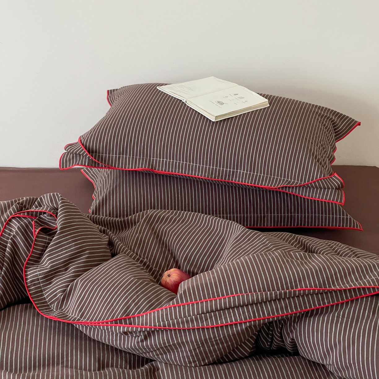 91家纺网 家纺一手货源 找家纺 例外 2025新款全棉纯棉色织水洗棉老钱工业风四件套 榛子深棕