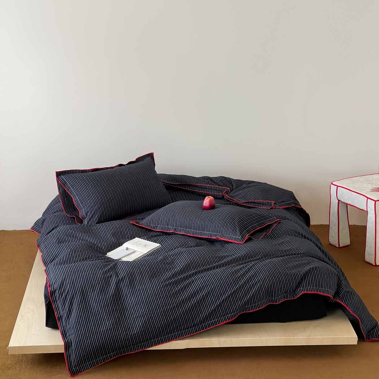 91家纺网 家纺一手货源 找家纺 例外 2025新款全棉纯棉色织水洗棉老钱工业风四件套 黑色幽默