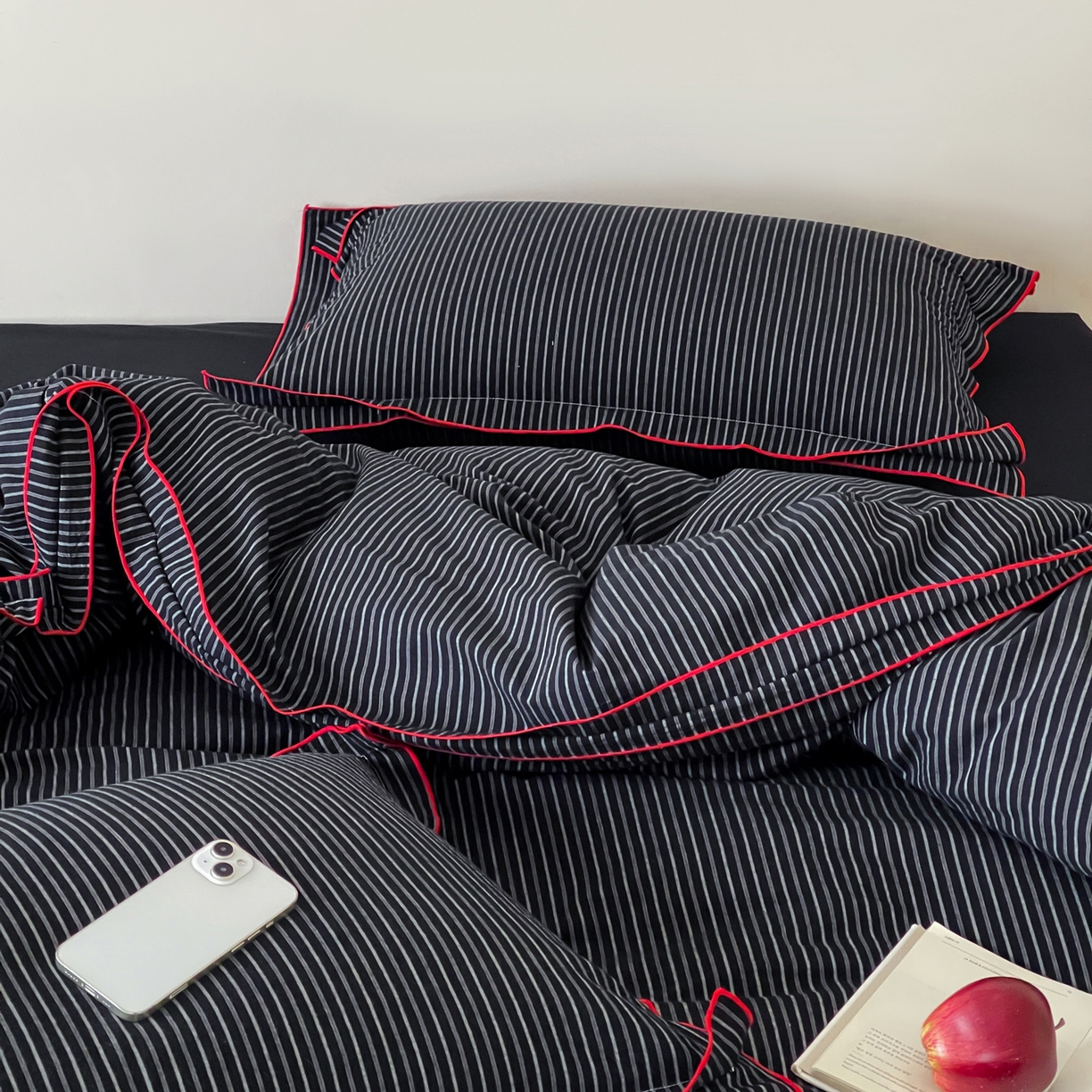 91家纺网 家纺一手货源 找家纺 例外 2025新款全棉纯棉色织水洗棉老钱工业风四件套 黑色幽默