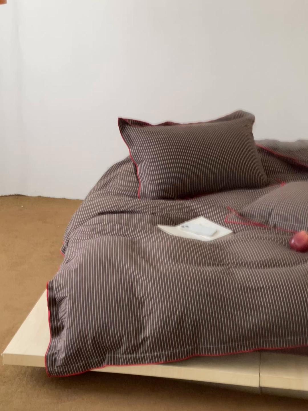 91家纺网 家纺一手货源 找家纺 例外 2025新款全棉纯棉色织水洗棉老钱工业风四件套 榛子深棕