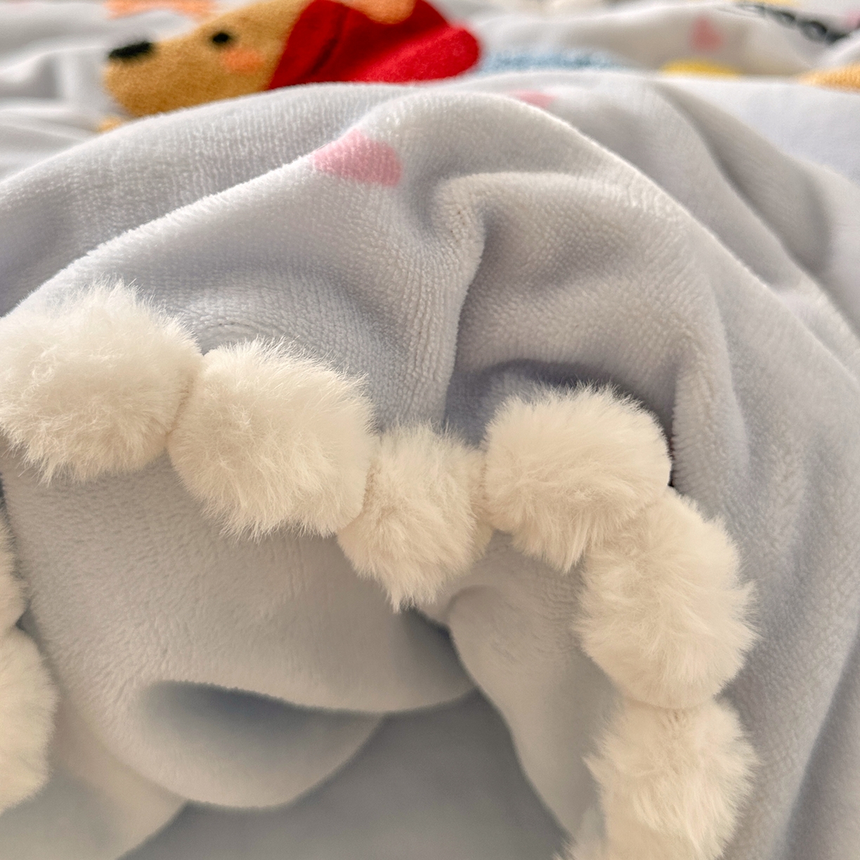 91家纺网 家纺一手货源 找家纺 艾咪-Amy ntmy 2025新款可爱毛巾绣毛球款牛奶绒四件套-快乐小狗 快乐小狗-蓝