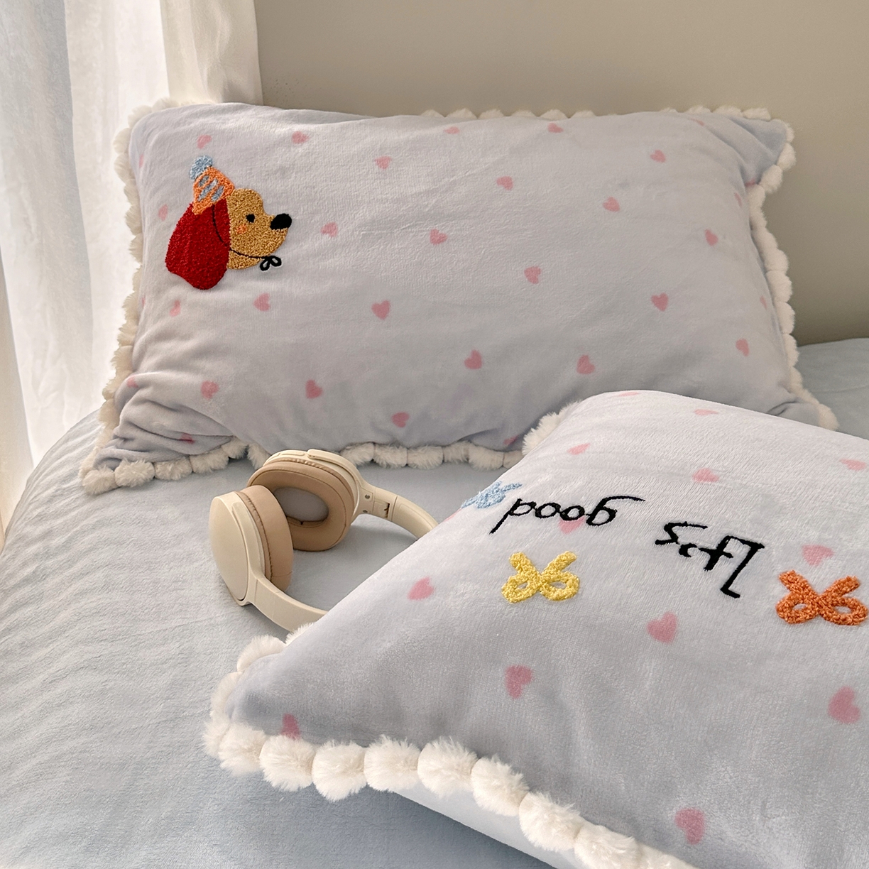 91家纺网 家纺一手货源 找家纺 艾咪-Amy ntmy 2025新款可爱毛巾绣毛球款牛奶绒四件套-快乐小狗 快乐小狗-蓝