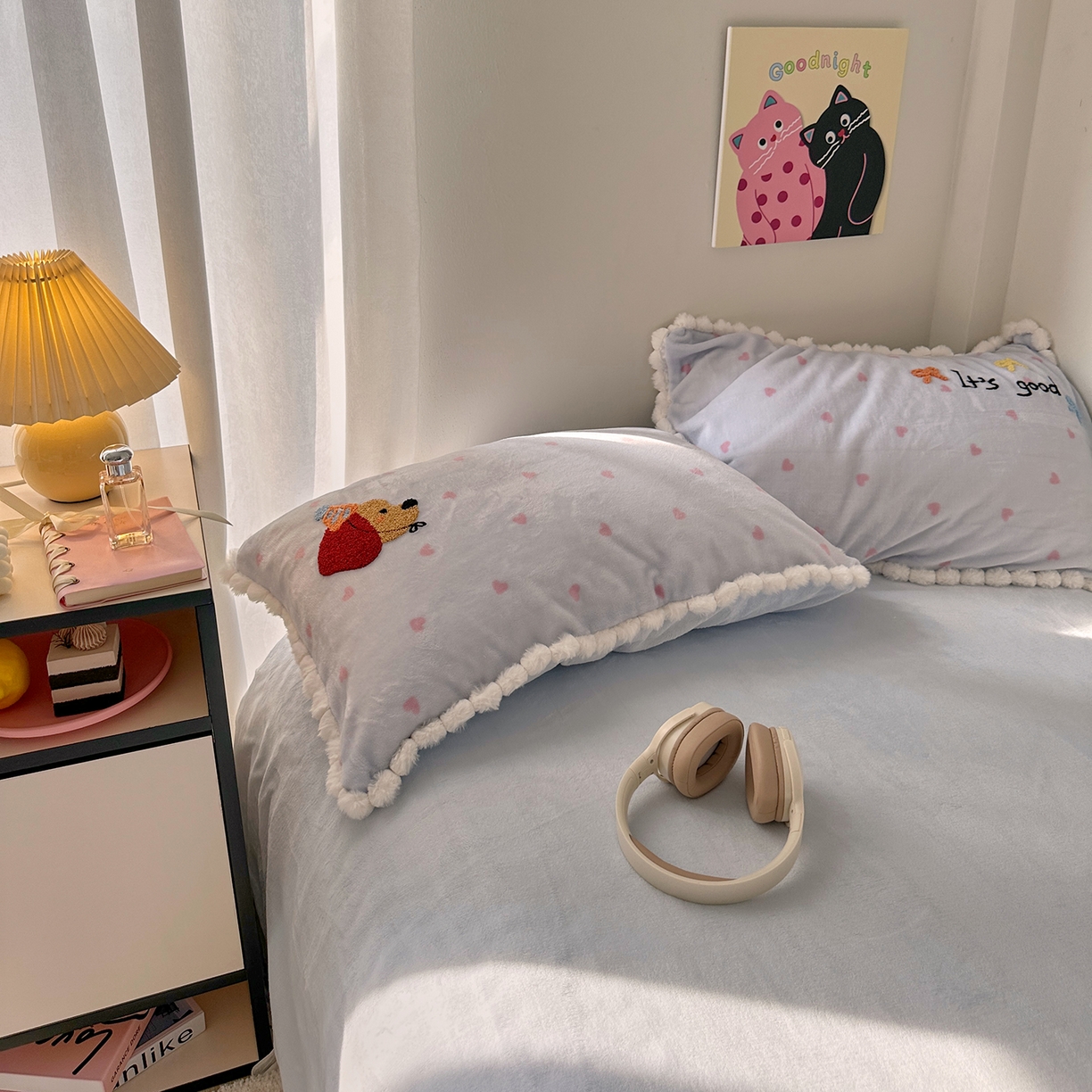 91家纺网 家纺一手货源 找家纺 艾咪-Amy ntmy 2025新款可爱毛巾绣毛球款牛奶绒四件套-快乐小狗 快乐小狗-蓝