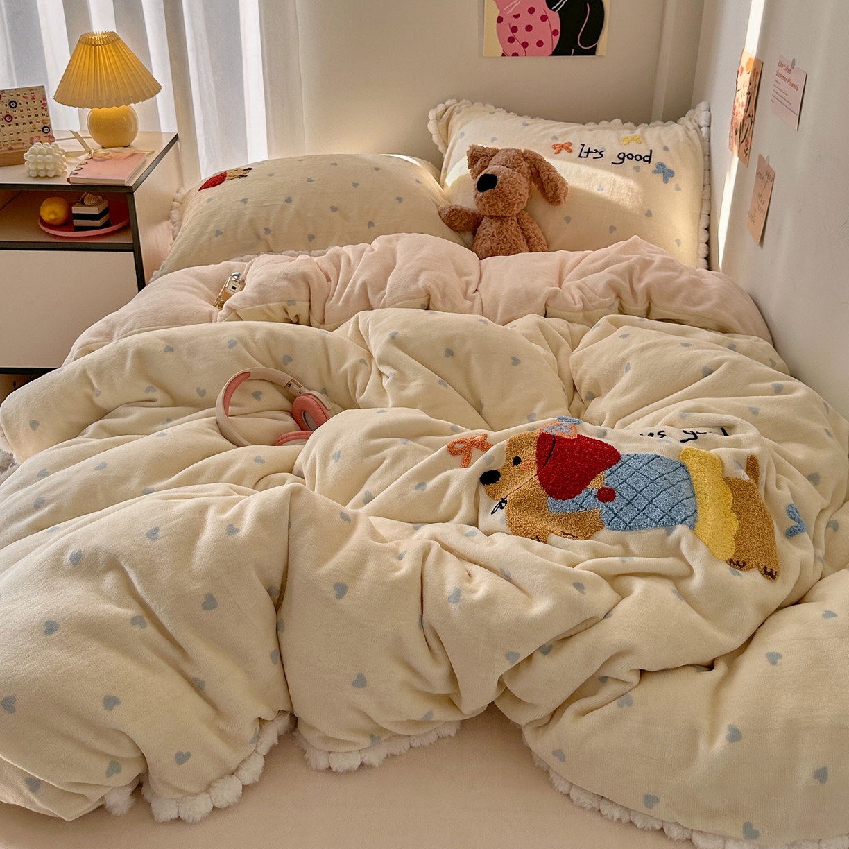 艾咪-Amy ntmy 2025新款可爱毛巾绣毛球款牛奶绒四件套-快乐小狗 快乐小狗-黄