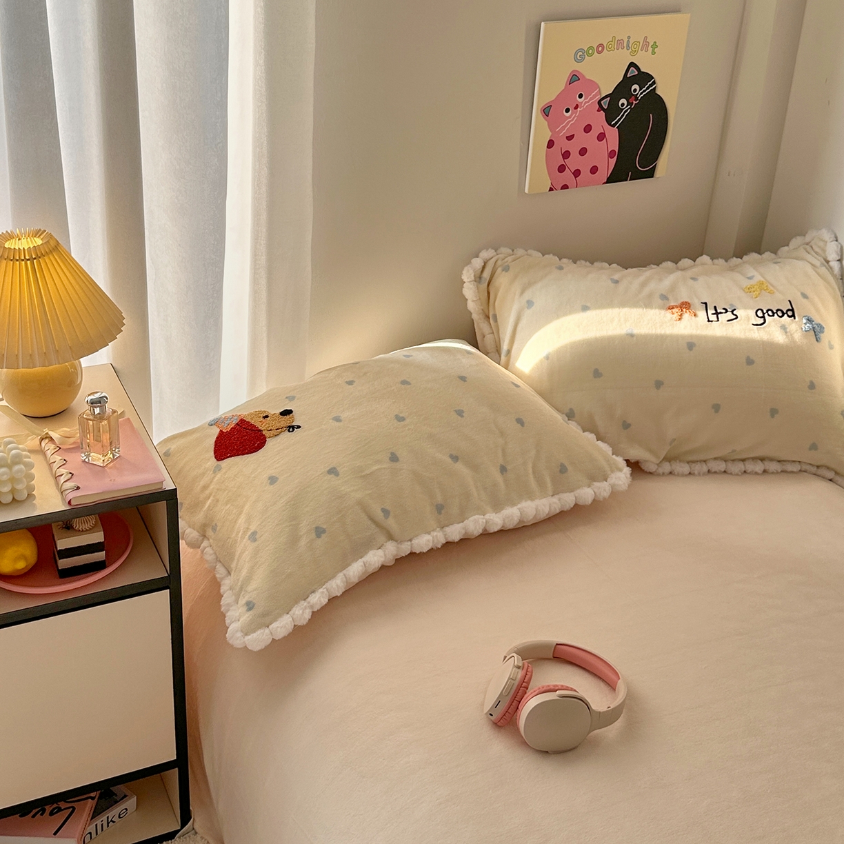 91家纺网 家纺一手货源 找家纺 艾咪-Amy ntmy 2025新款可爱毛巾绣毛球款牛奶绒四件套-快乐小狗 快乐小狗-黄