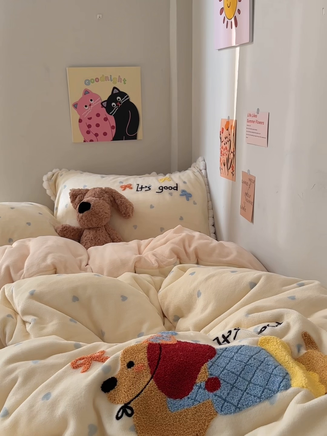 91家纺网 家纺一手货源 找家纺 艾咪-Amy ntmy 2025新款可爱毛巾绣毛球款牛奶绒四件套-快乐小狗 快乐小狗-黄